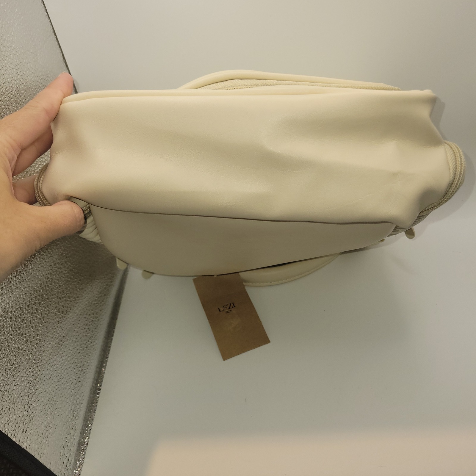 Dezi Skin Travel Bag Cream Beige Ribbed Hanging Toiletry Cosmetic Case Be091 New — image 4 of 8